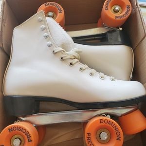 Dominion Roller Skates sz 7 Women's